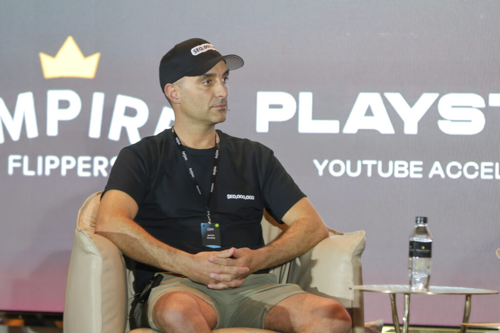 James-Dooley-on-Stage-at-SEO-Mastery-Summit-Vietnam-1024x683